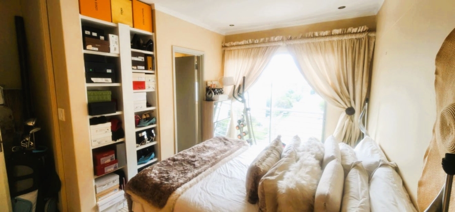 2 Bedroom Property for Sale in Sandhurst Gauteng