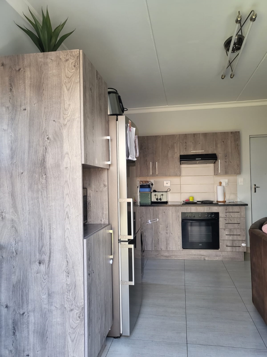 To Let 3 Bedroom Property for Rent in Rua Vista Gauteng