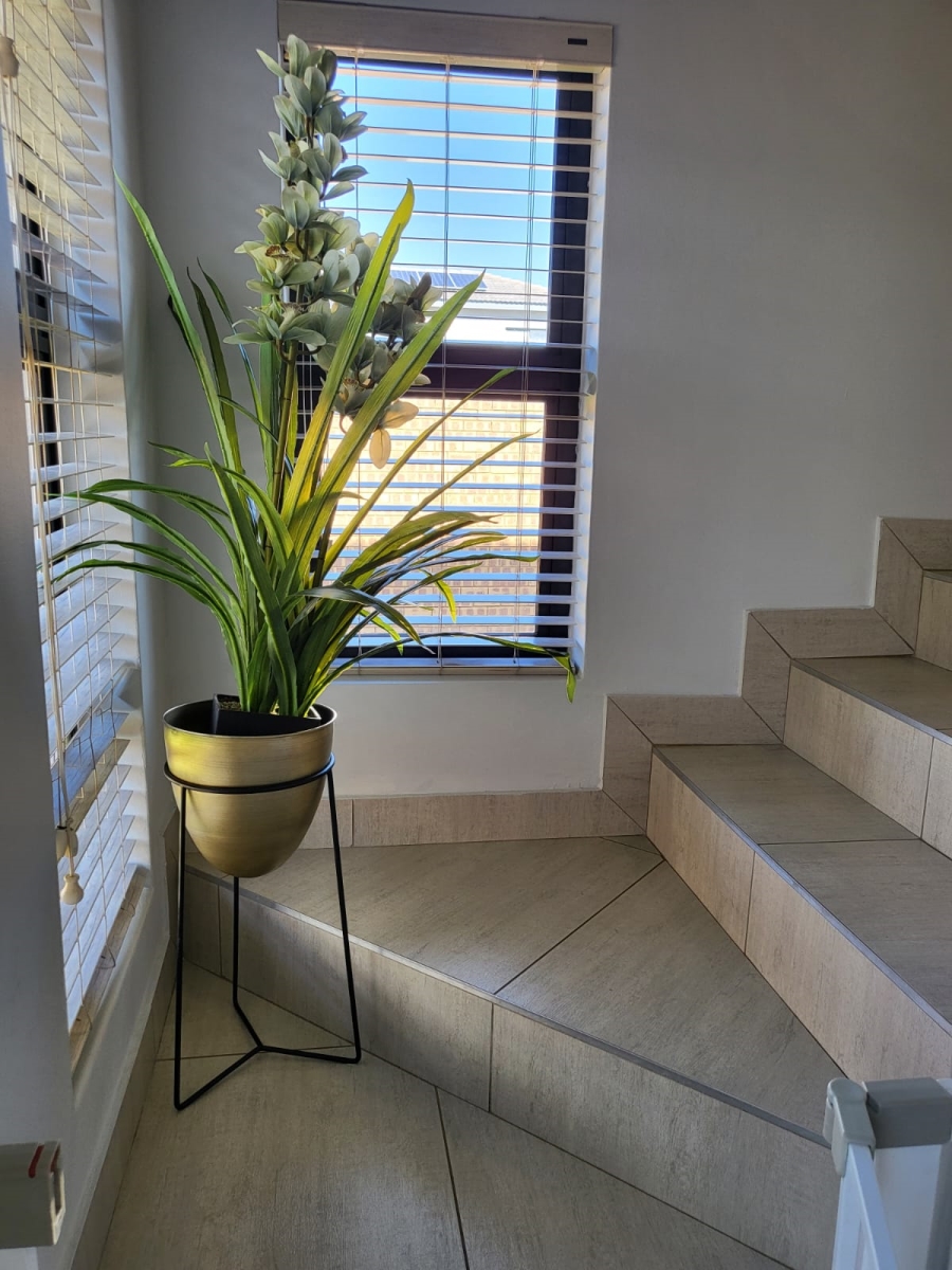 To Let 3 Bedroom Property for Rent in Rua Vista Gauteng