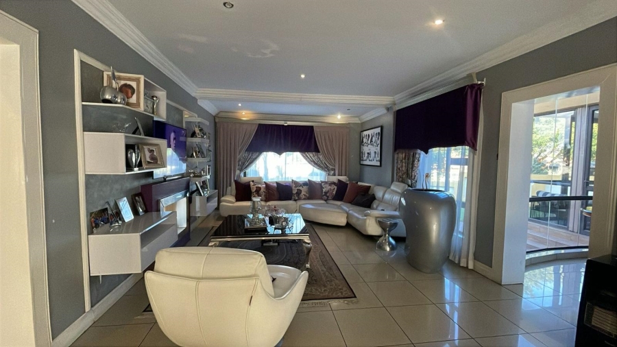 To Let 6 Bedroom Property for Rent in Monavoni Gauteng