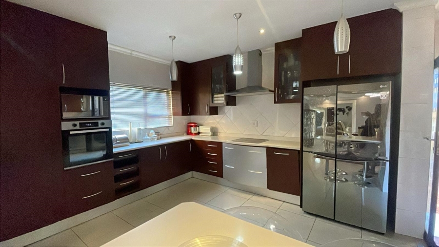 To Let 6 Bedroom Property for Rent in Monavoni Gauteng