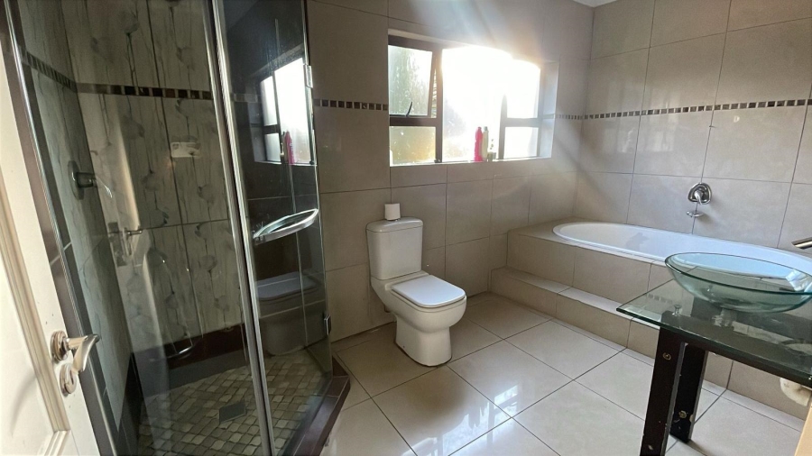 To Let 6 Bedroom Property for Rent in Monavoni Gauteng