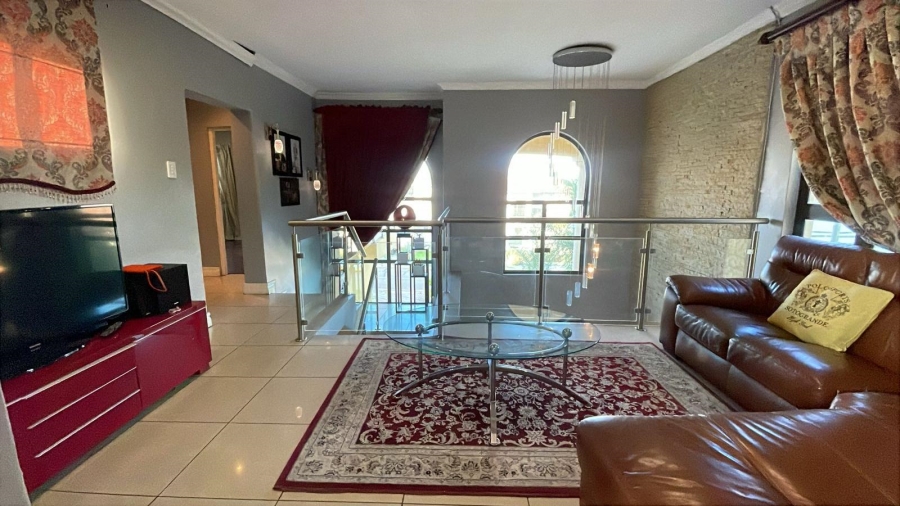 To Let 6 Bedroom Property for Rent in Monavoni Gauteng