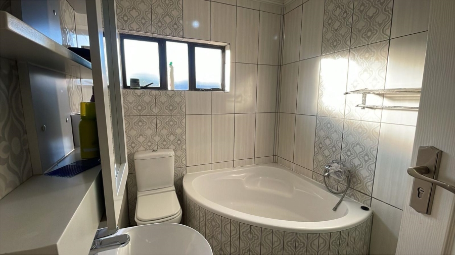 To Let 6 Bedroom Property for Rent in Monavoni Gauteng