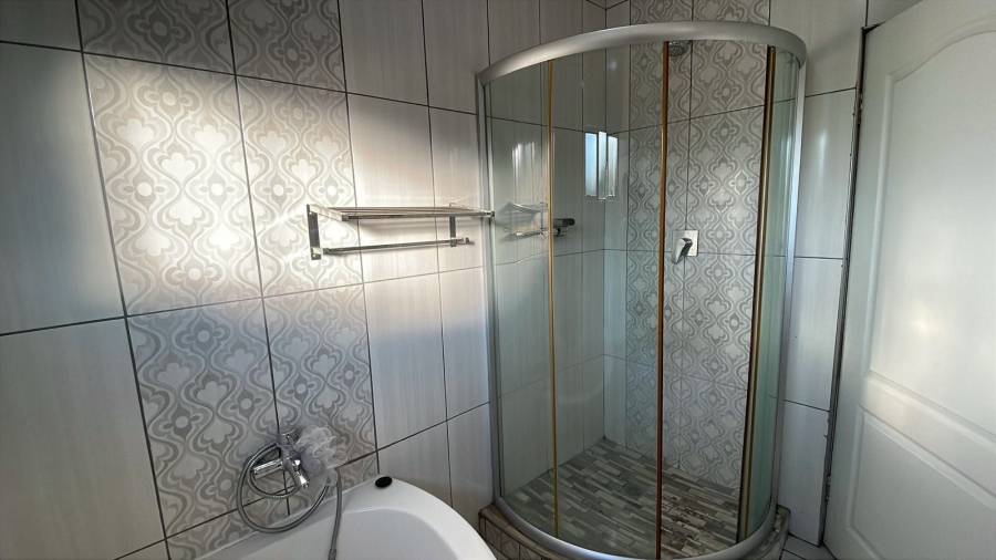 To Let 6 Bedroom Property for Rent in Monavoni Gauteng