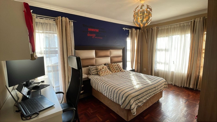 To Let 6 Bedroom Property for Rent in Monavoni Gauteng