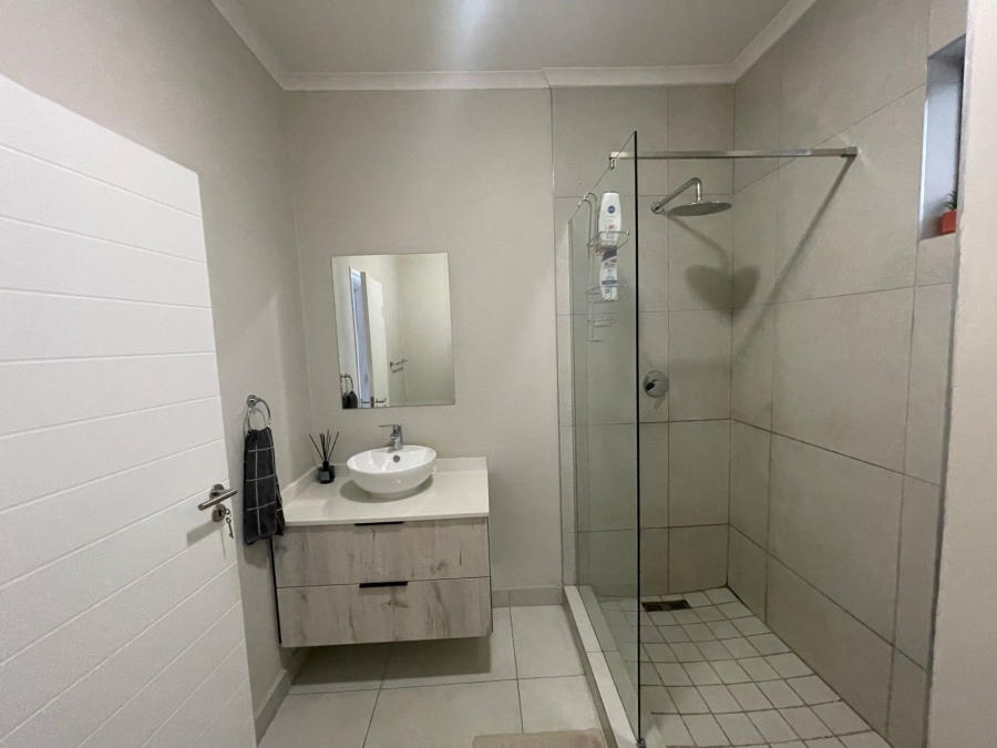 2 Bedroom Property for Sale in Erand Gardens Gauteng