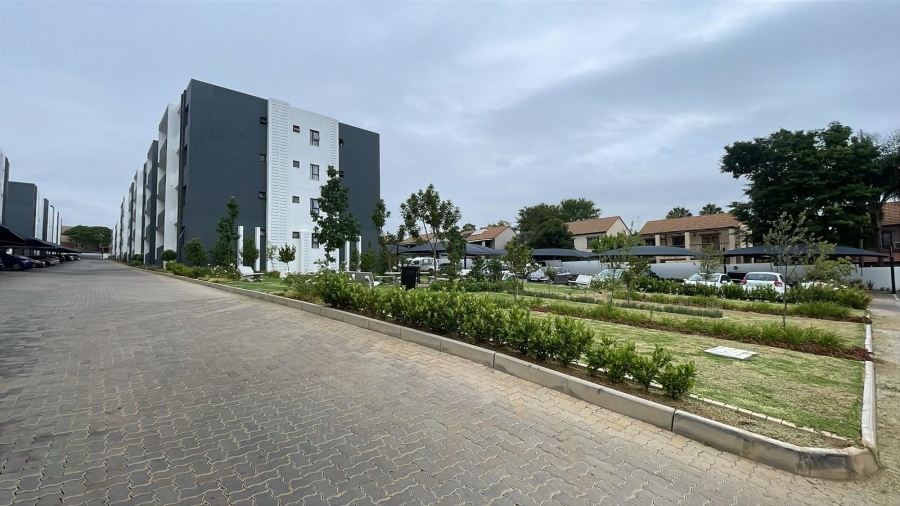2 Bedroom Property for Sale in Erand Gardens Gauteng