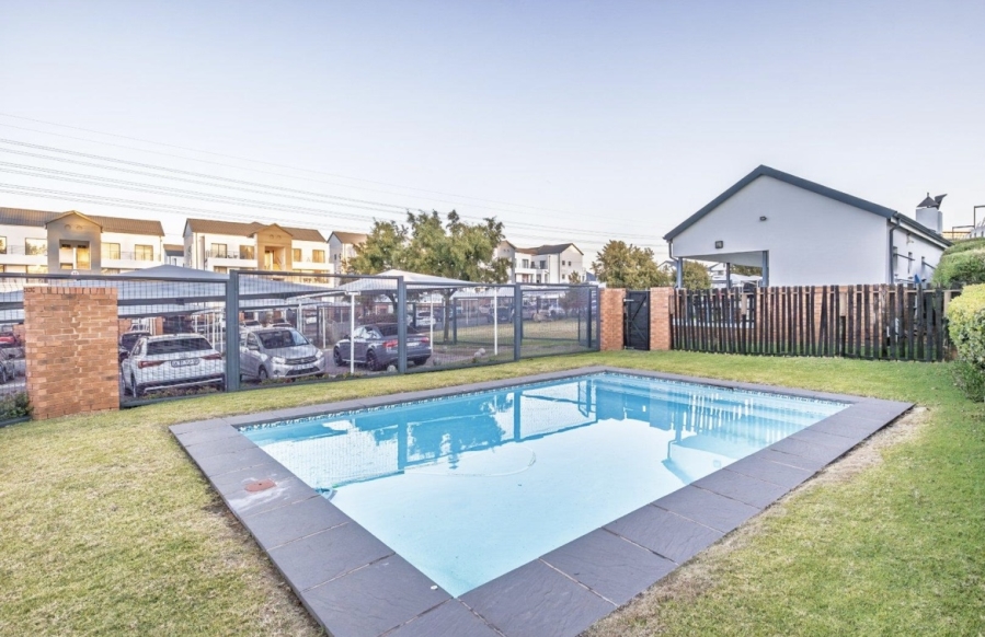 To Let 2 Bedroom Property for Rent in Greenstone Hill Gauteng