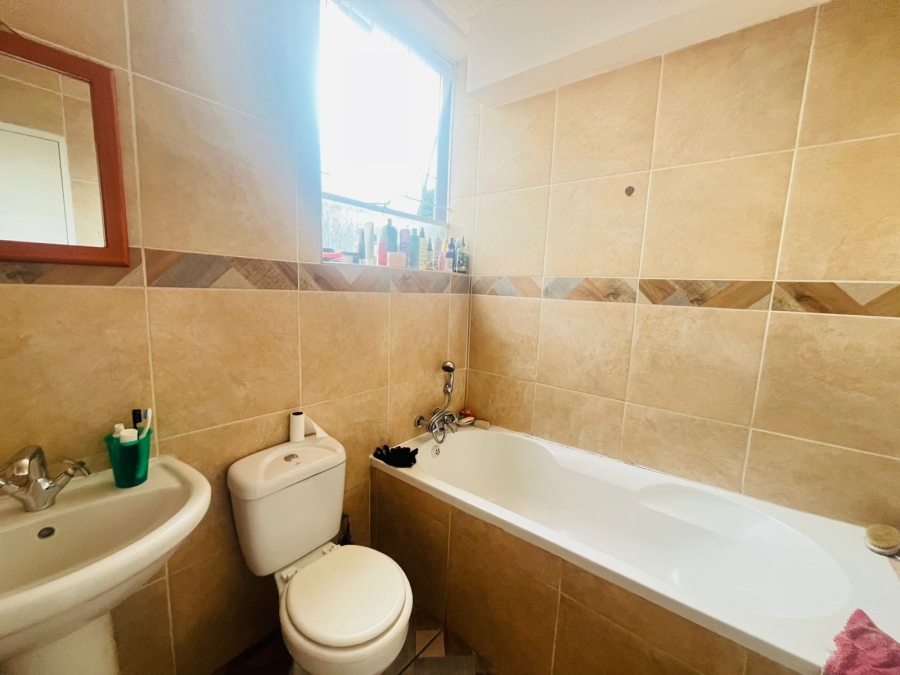 To Let 2 Bedroom Property for Rent in Blackheath Gauteng