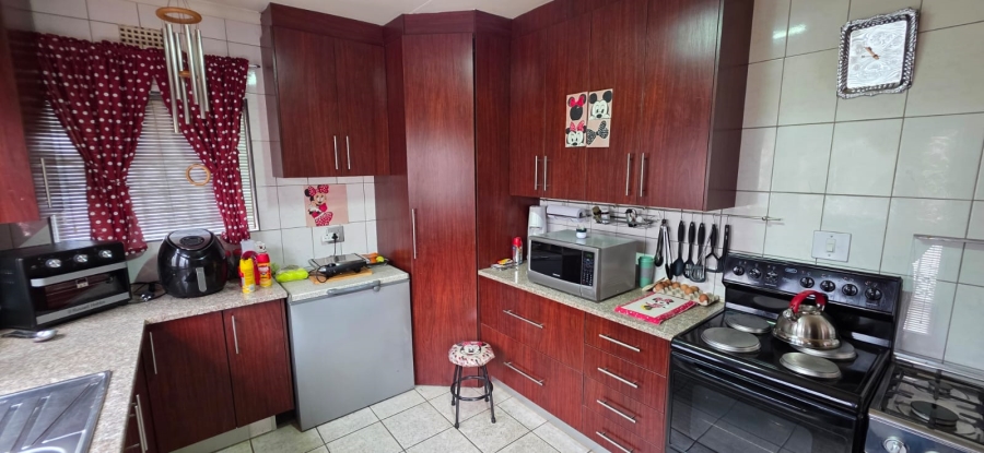 4 Bedroom Property for Sale in Hillshaven Gauteng