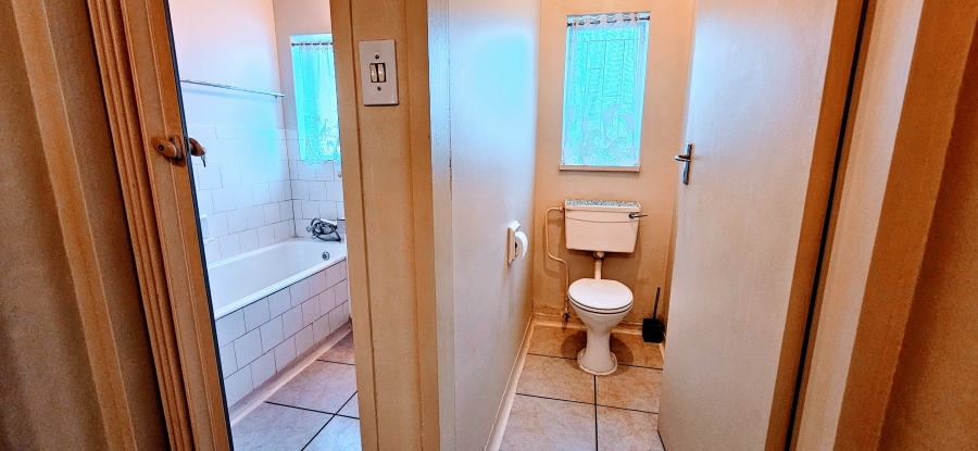 2 Bedroom Property for Sale in Three Rivers Proper Gauteng