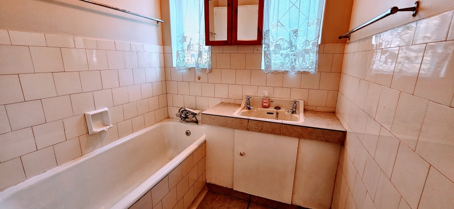 2 Bedroom Property for Sale in Three Rivers Proper Gauteng