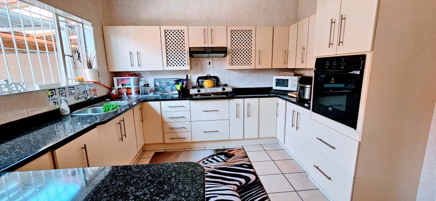 3 Bedroom Property for Sale in Three Rivers Proper Gauteng