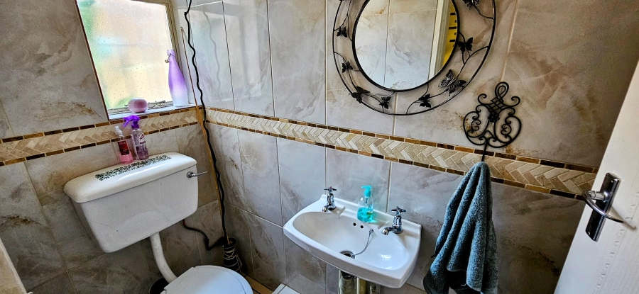 3 Bedroom Property for Sale in Three Rivers Proper Gauteng