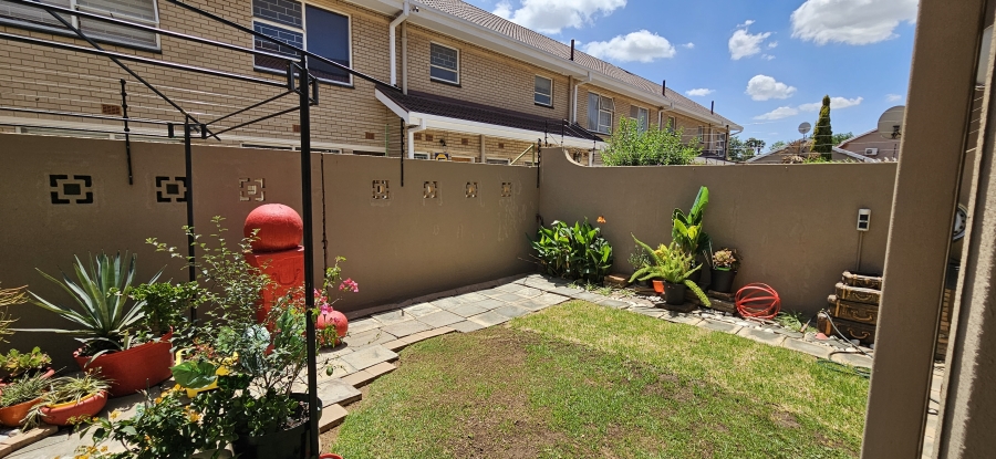 3 Bedroom Property for Sale in Three Rivers Proper Gauteng