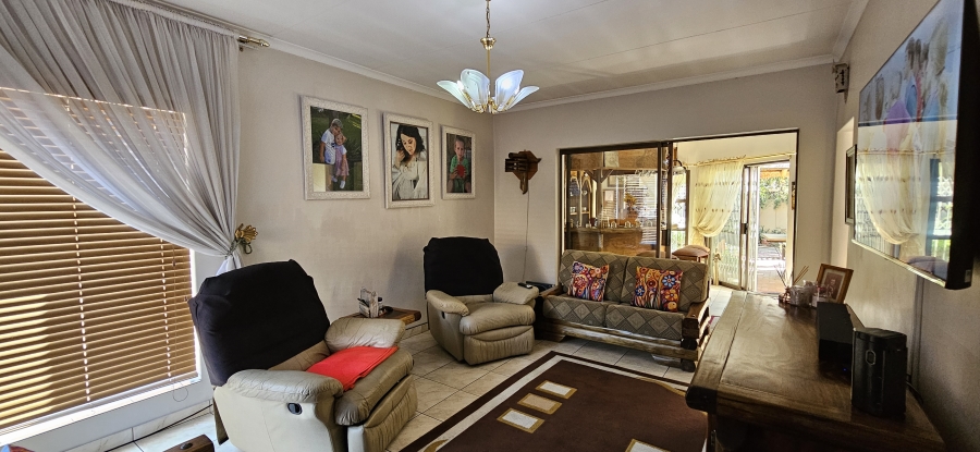 3 Bedroom Property for Sale in Three Rivers Proper Gauteng