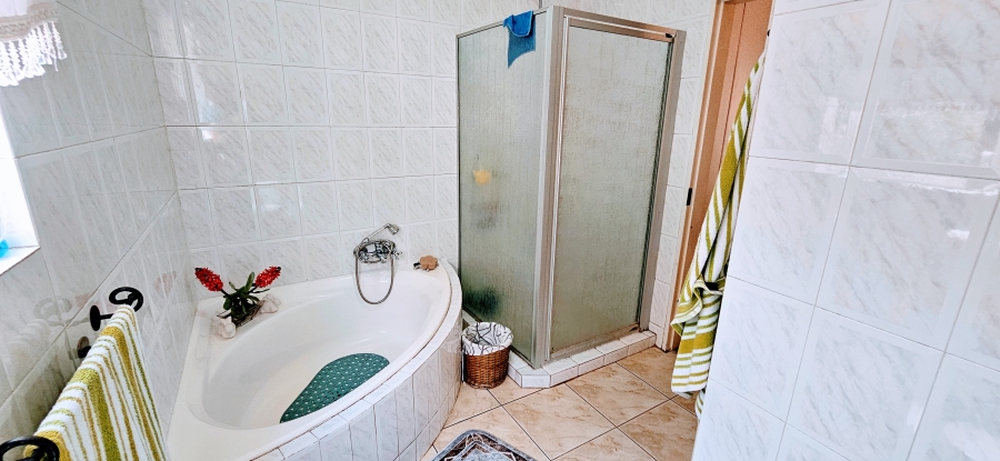 3 Bedroom Property for Sale in Three Rivers Proper Gauteng