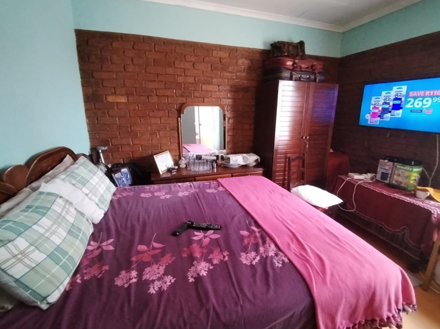 3 Bedroom Property for Sale in Tladi Gauteng