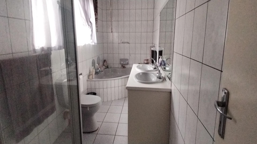 3 Bedroom Property for Sale in Vanderbijlpark SE 4 Gauteng