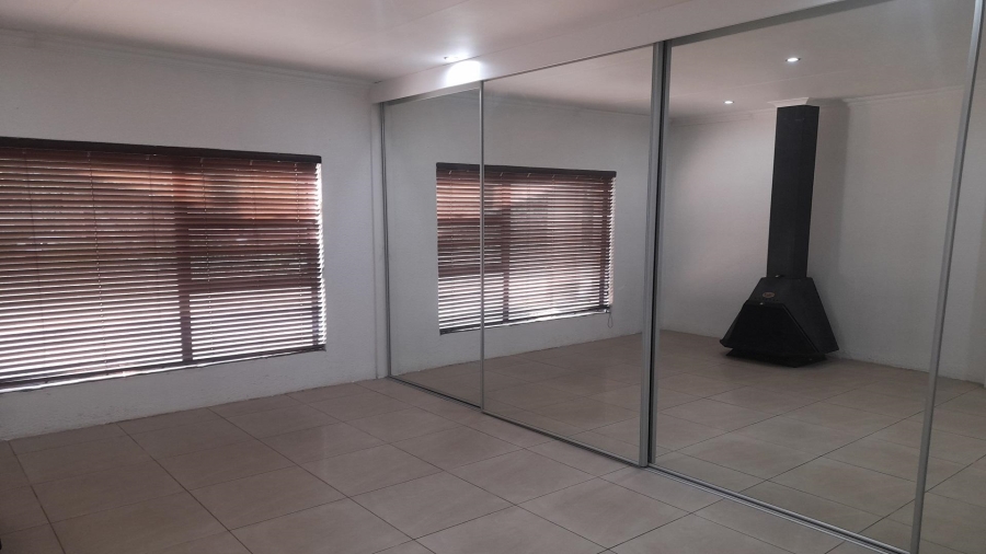 4 Bedroom Property for Sale in Vanderbijlpark SW 5 Gauteng
