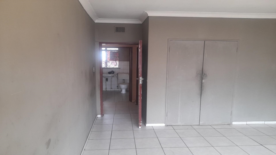 2 Bedroom Property for Sale in Vanderbijlpark Cw 6 Gauteng