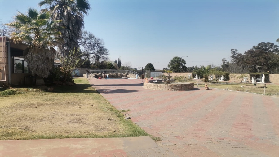 4 Bedroom Property for Sale in Three Rivers Proper Gauteng