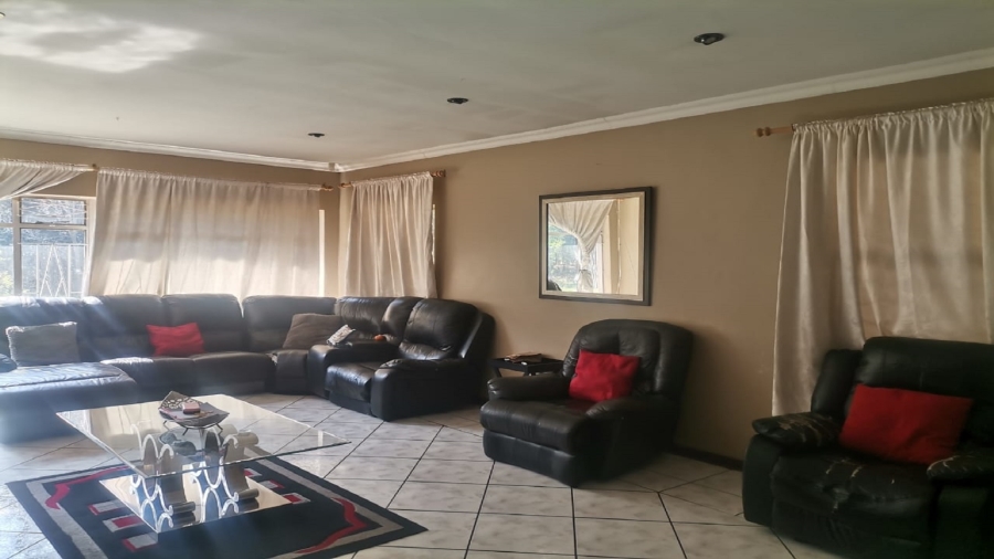 4 Bedroom Property for Sale in Three Rivers Proper Gauteng