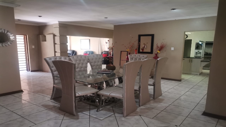 4 Bedroom Property for Sale in Three Rivers Proper Gauteng