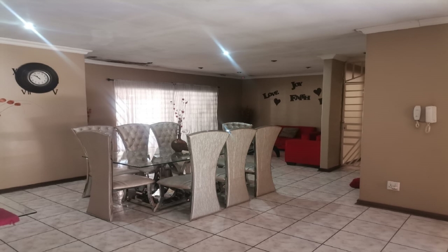4 Bedroom Property for Sale in Three Rivers Proper Gauteng