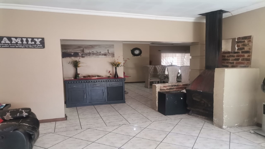 4 Bedroom Property for Sale in Three Rivers Proper Gauteng