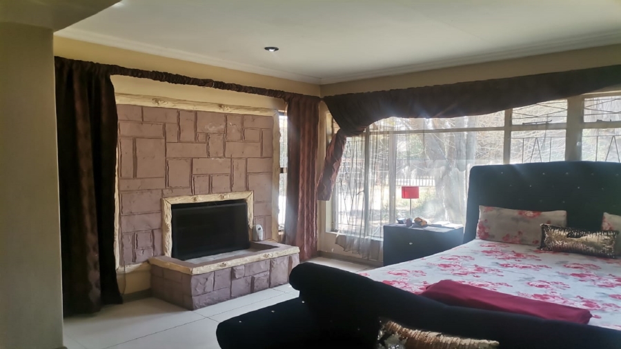 4 Bedroom Property for Sale in Three Rivers Proper Gauteng