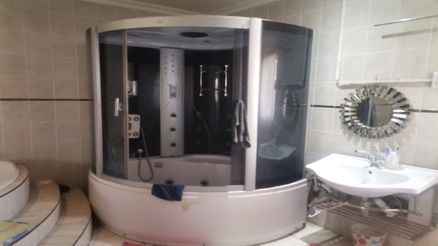 4 Bedroom Property for Sale in Three Rivers Proper Gauteng