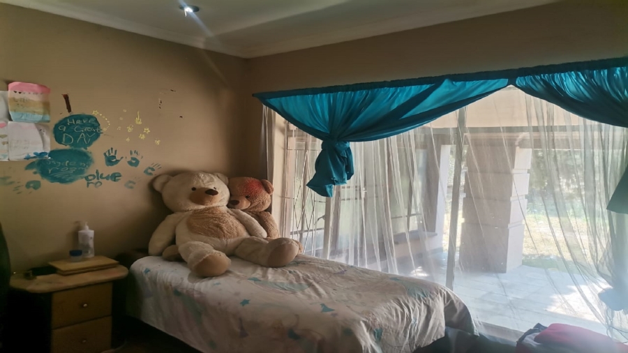 4 Bedroom Property for Sale in Three Rivers Proper Gauteng