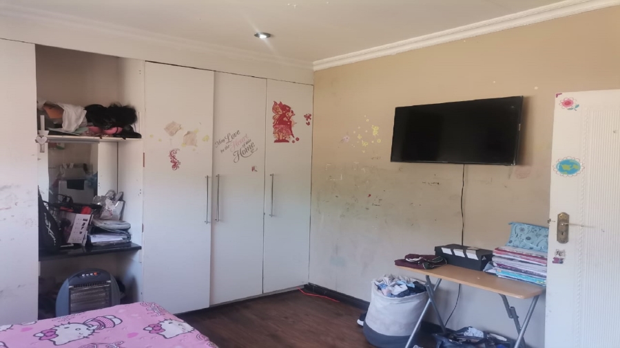 4 Bedroom Property for Sale in Three Rivers Proper Gauteng