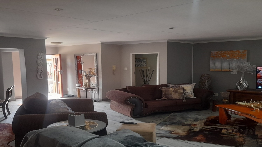 2 Bedroom Property for Sale in Vanderbijlpark SW 5 Gauteng