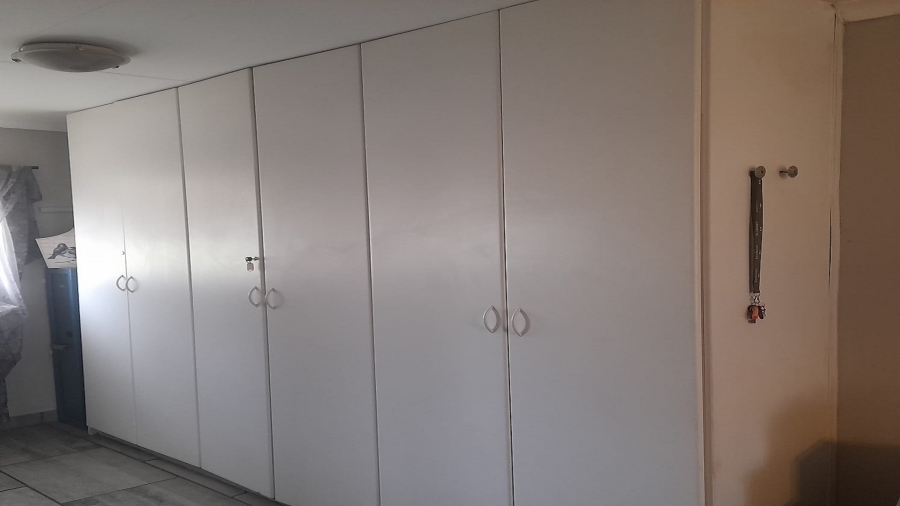 2 Bedroom Property for Sale in Vanderbijlpark SW 5 Gauteng