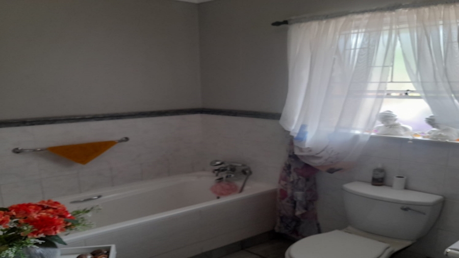 2 Bedroom Property for Sale in Vanderbijlpark SW 5 Gauteng