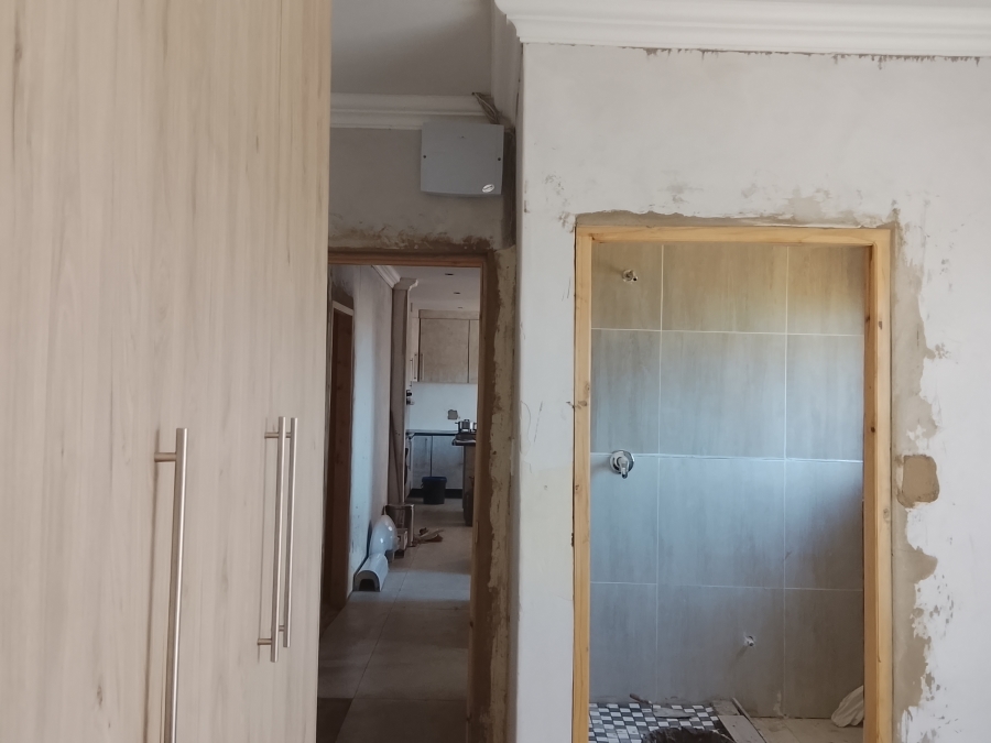 4 Bedroom Property for Sale in Vaaloewer Gauteng