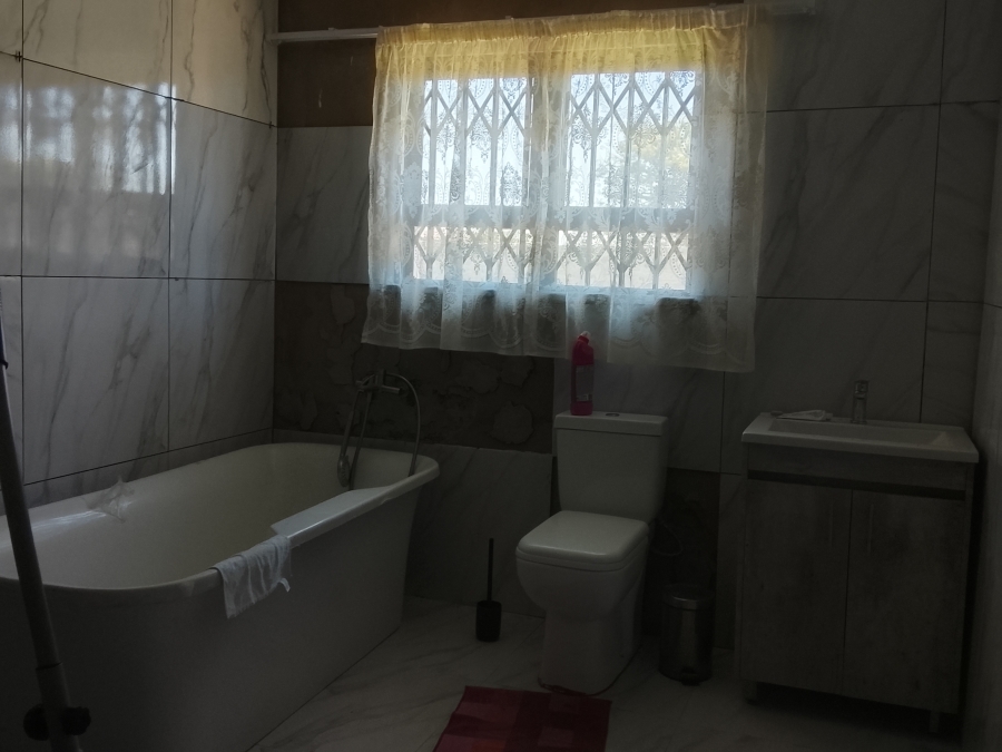 4 Bedroom Property for Sale in Vaaloewer Gauteng