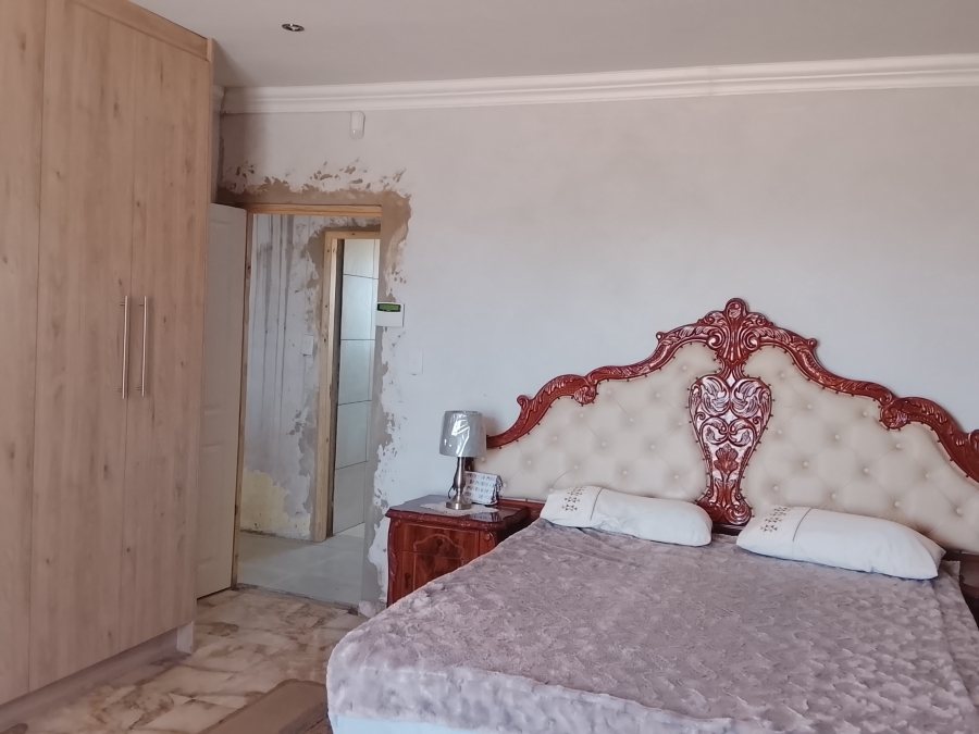 4 Bedroom Property for Sale in Vaaloewer Gauteng