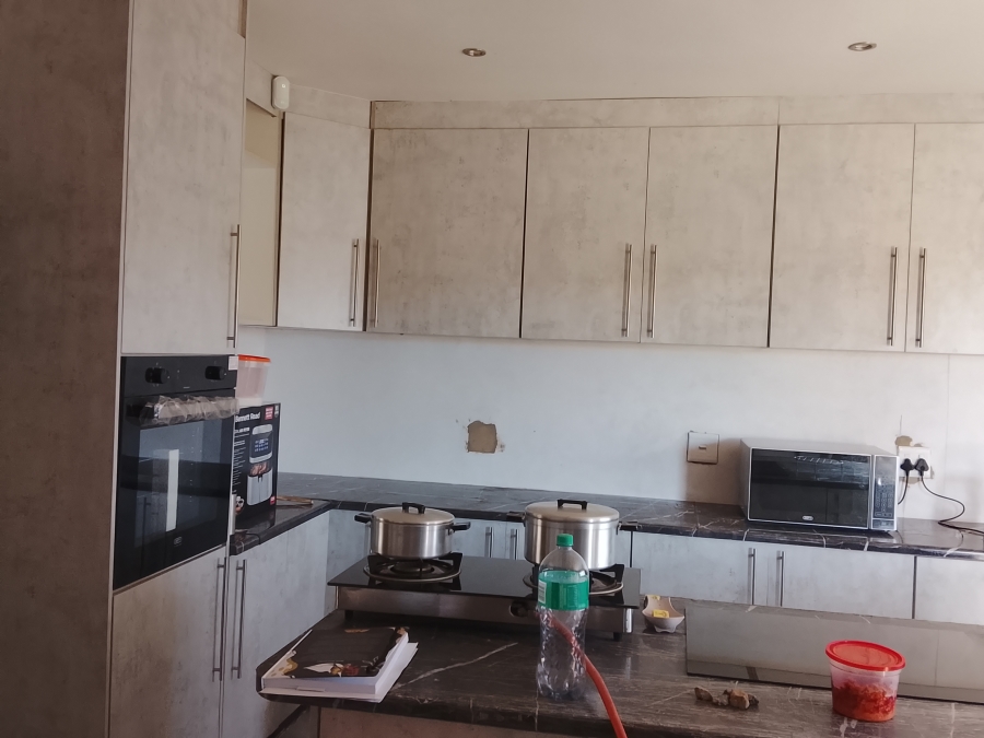 4 Bedroom Property for Sale in Vaaloewer Gauteng