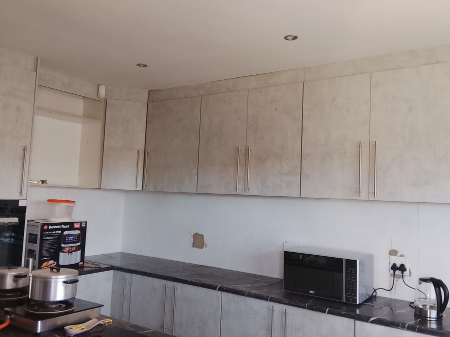 4 Bedroom Property for Sale in Vaaloewer Gauteng