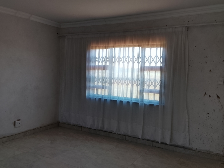 4 Bedroom Property for Sale in Vaaloewer Gauteng