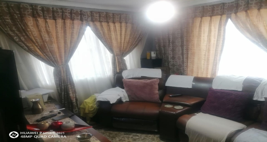 2 Bedroom Property for Sale in Palm Springs Gauteng