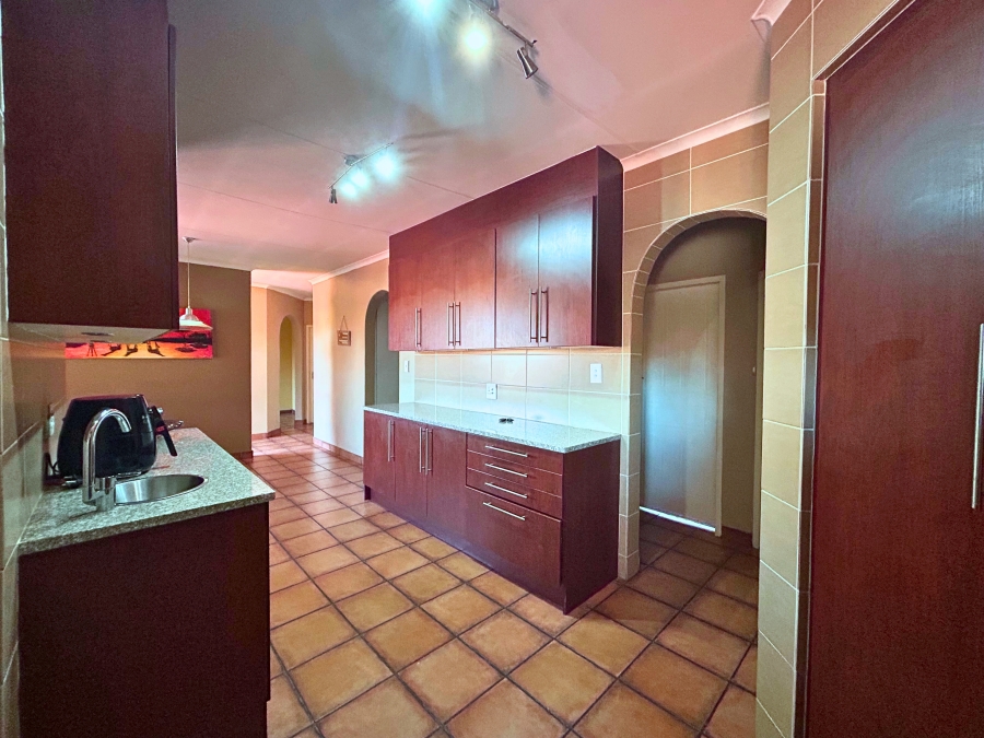 4 Bedroom Property for Sale in Eldoraigne Gauteng