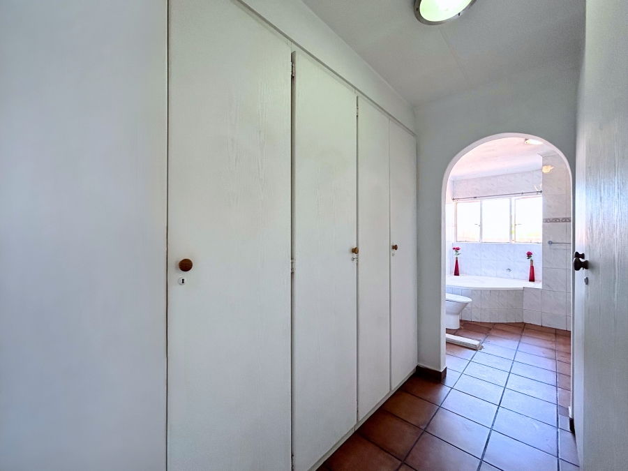 4 Bedroom Property for Sale in Eldoraigne Gauteng