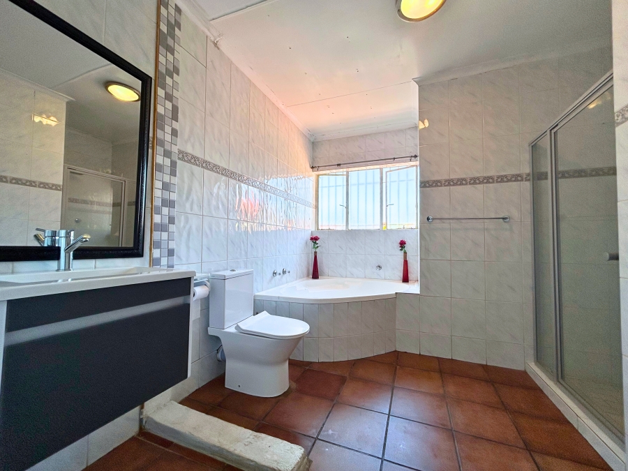 4 Bedroom Property for Sale in Eldoraigne Gauteng