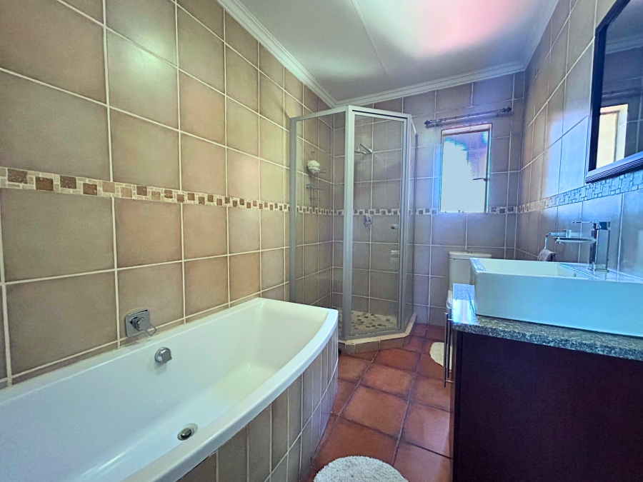 4 Bedroom Property for Sale in Eldoraigne Gauteng