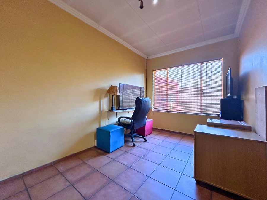 4 Bedroom Property for Sale in Eldoraigne Gauteng